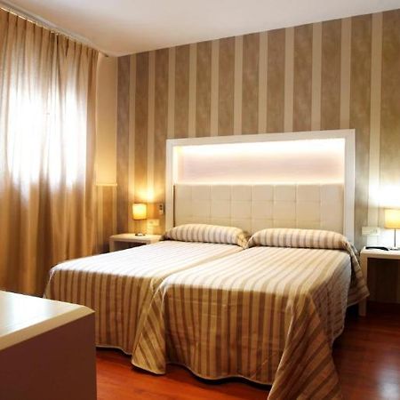 Hostal Paris San Fernando Cameră foto